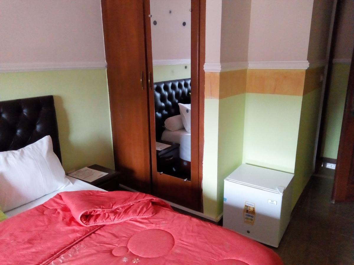 Liza Hotel Yaoundé Esterno foto