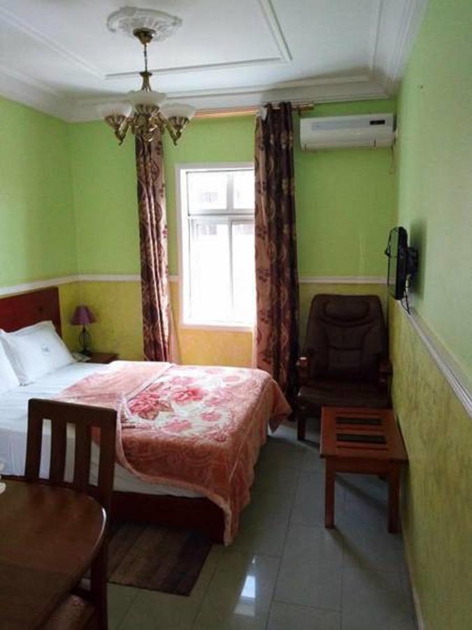 Liza Hotel Yaoundé Esterno foto